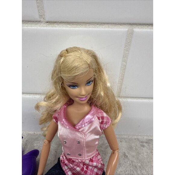 Barbie Champion in equestrian outfit with trophy. Purple helmut and boots. - Picture 9 of 10